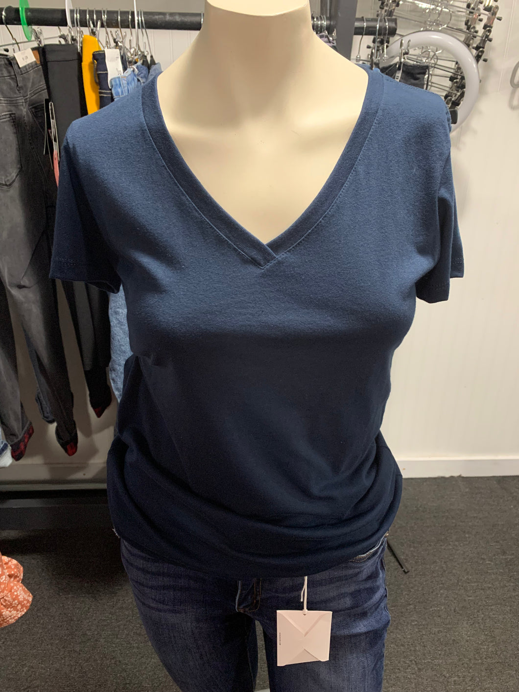 TIna-200 Navy v-neck
