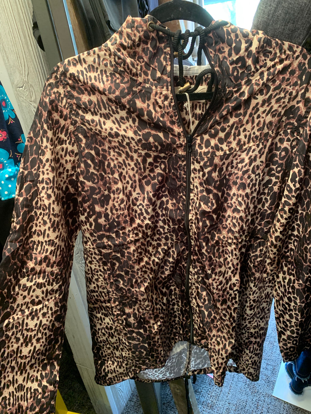 1131 Leopard print rain jacket