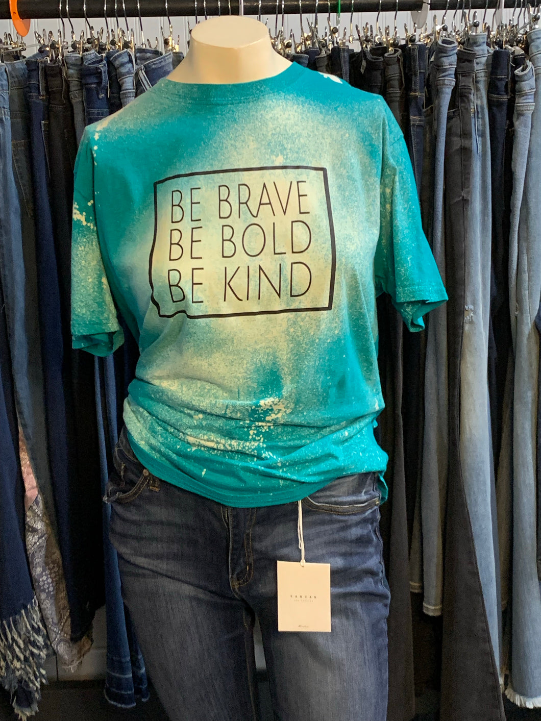 Tina-1635 Be brave tee